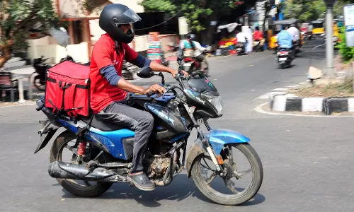 Amid Commercial LPG Crisis, Vizag Gig Workers Facing Loss Of Livelihood