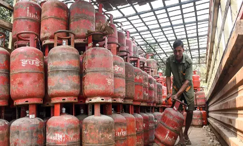 DC Edit | Amid LPG Crisis, Govt Must Be Transparent