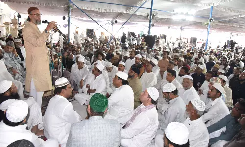 Owaisi Urges Govt. To Fulfil Minority Promises