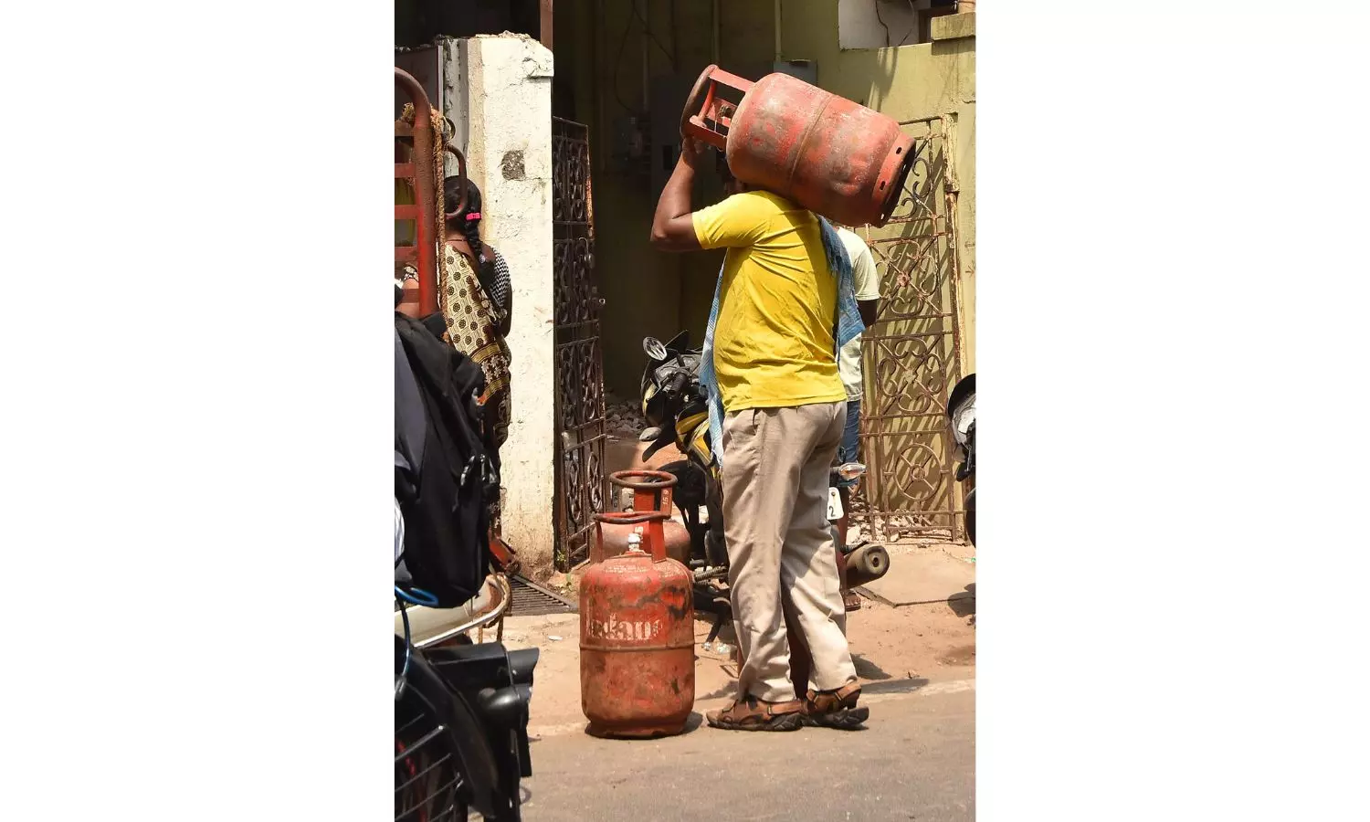 AP Govt. Ensuring OTP-based Delivery Of LPG Refills To Check Misuse