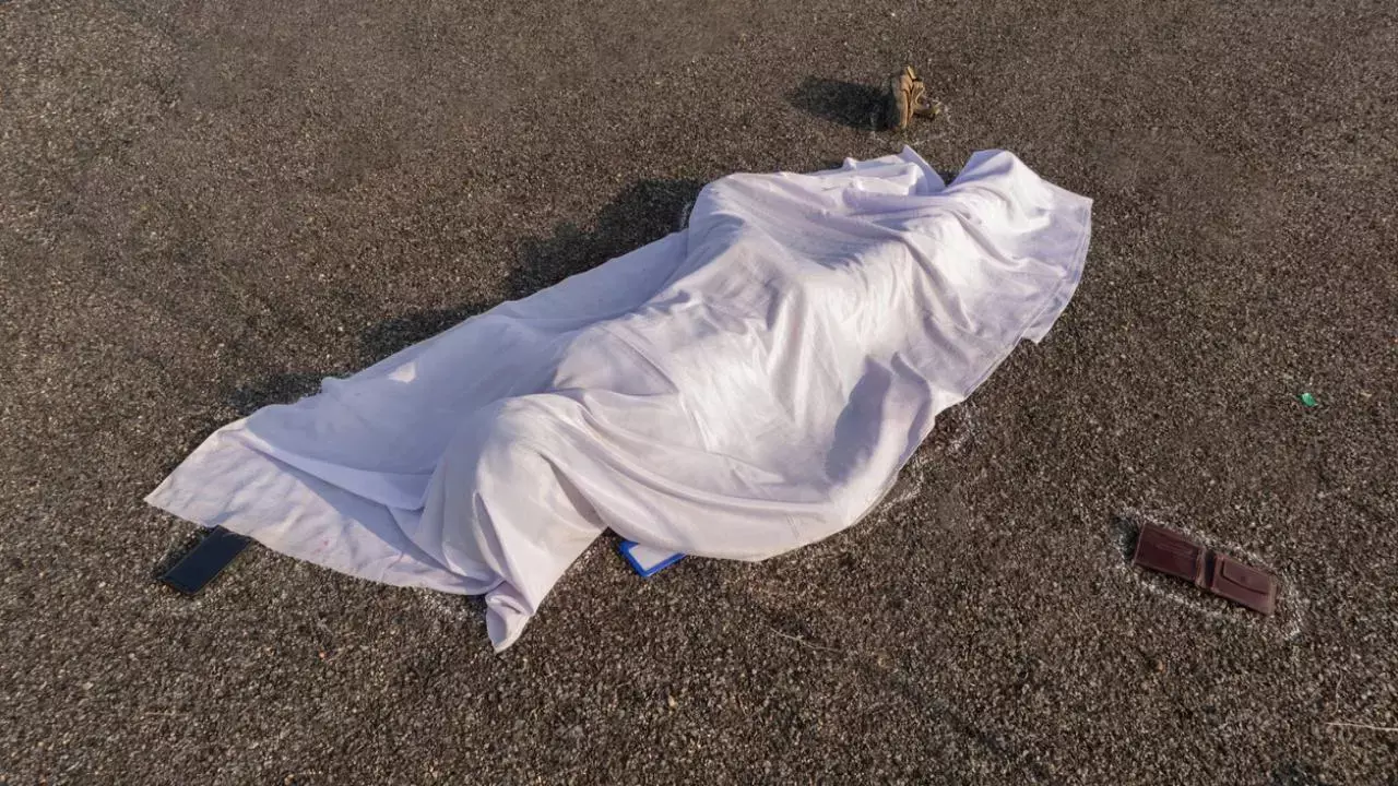 3 labourers Killed As Crane Wire Snaps During Desilting In Bhupalpally 3 labourers Killed As Crane Wire Snaps During Desilting In Bhupalpally