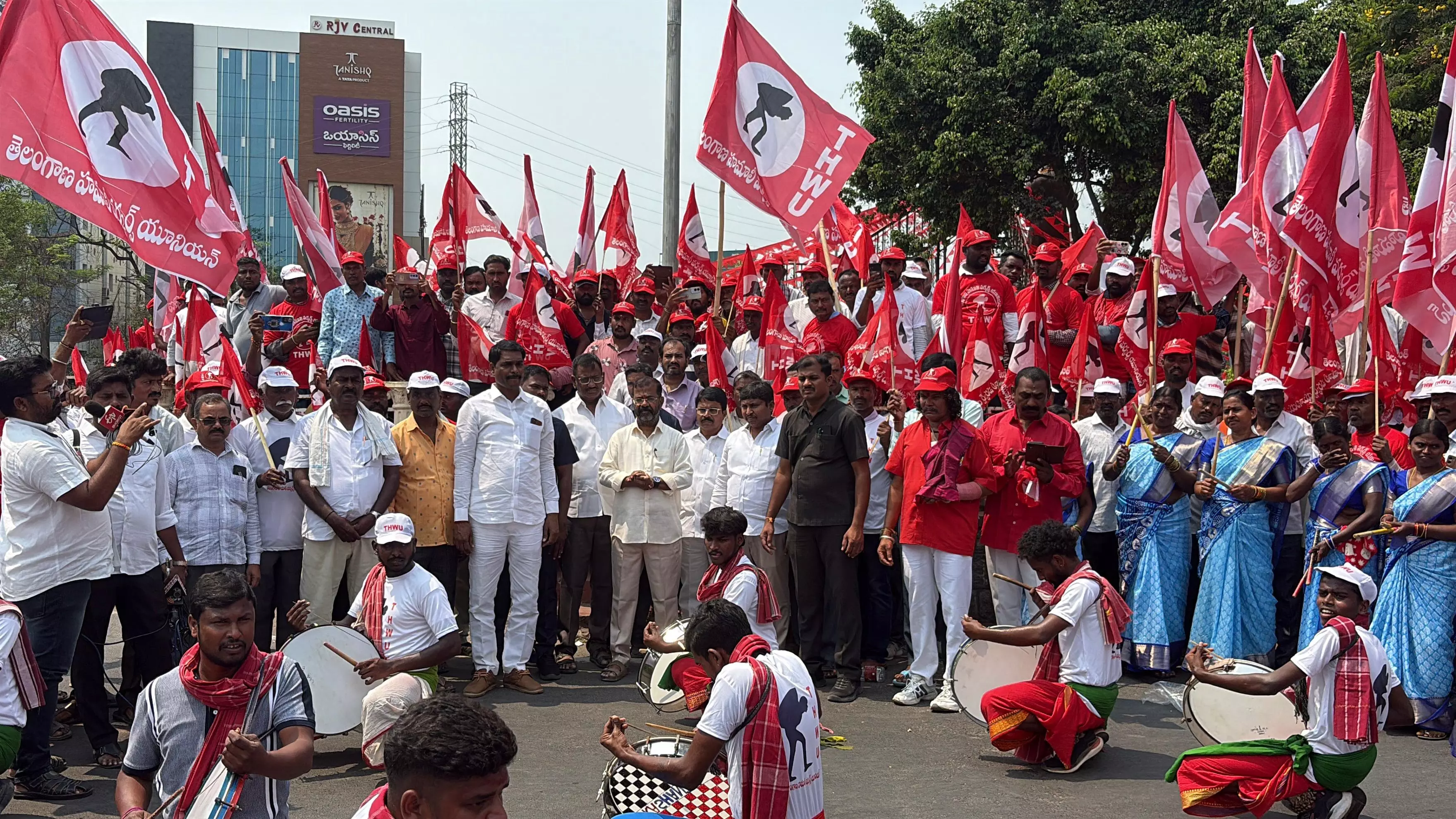 Seethakka: TG Considering Welfare Board For Hamali Workers Seethakka: TG Considering Welfare Board For Hamali Workers