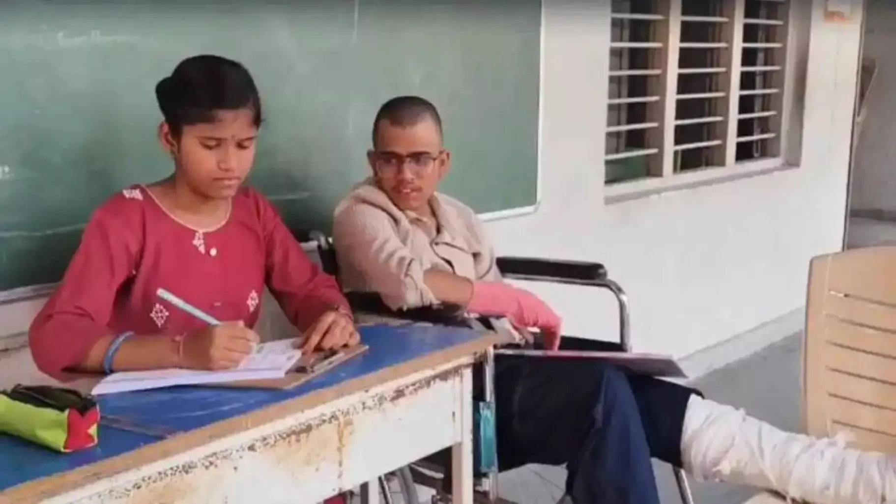 Fractured Limbs Fail To Stop SSC Student From Writing Exam Fractured Limbs Fail To Stop SSC Student From Writing Exam