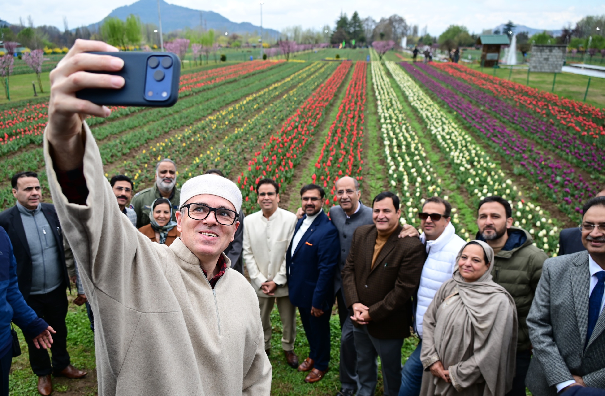 Asia’s Largest Tulip Garden Welcomes Visitors with a Dazzling Spring Bloom