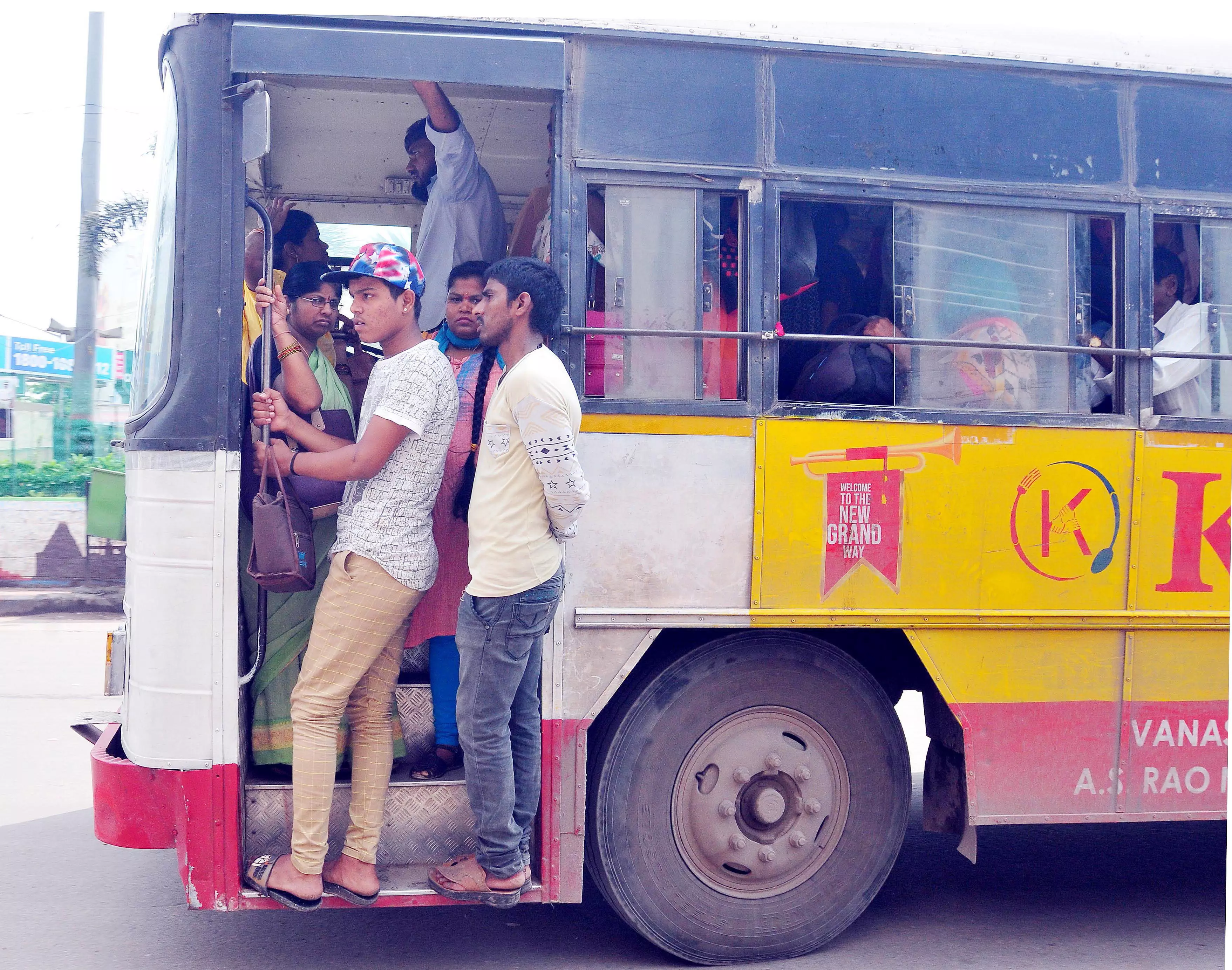 TGRTC Plans Special Buses To Clear Ugadi, Id Rush TGRTC Plans Special Buses To Clear Ugadi, Id Rush