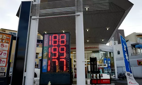 Oil Rises Further Above $100, Stocks Mixed as Iran War Rages