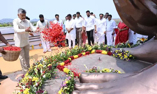 Andhra CM Unveils 58-Foot Bronze Statue of Potti Sriramulu