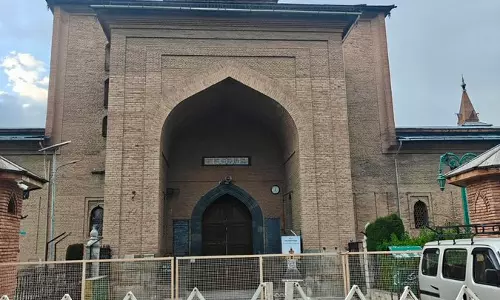 Restrictions at Srinagar’s Grand Mosque on Shab-E-Qadr