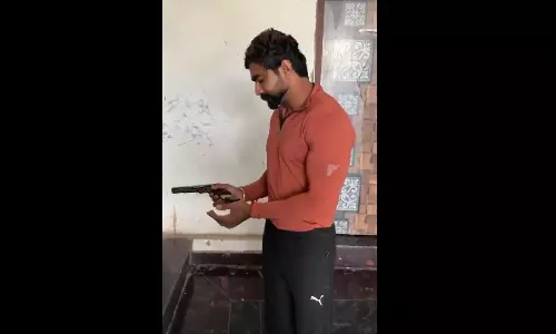 Cousin Records As Man Shoots Self While Loading Pistol in Delhi Cousin Records As Man Shoots Self While Loading Pistol in Delhi
