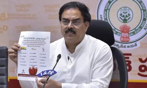 Ships Carrying Domestic Gas to Dock at Vizag on March 20, Says Manohar