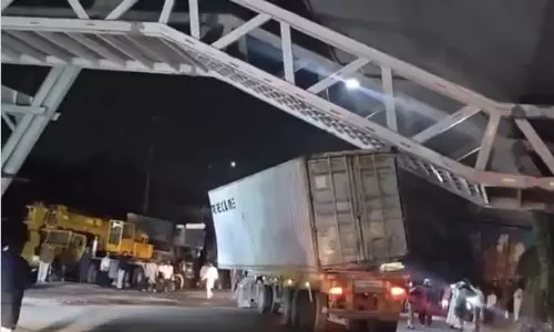 Truck Collides with Under-construction FOB at Mehdipatnam