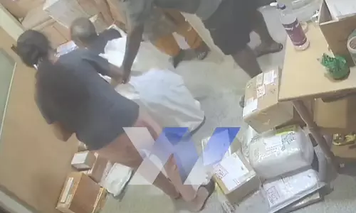 Bengaluru : Courier Person Detects A Human Stuffed In A Parcel