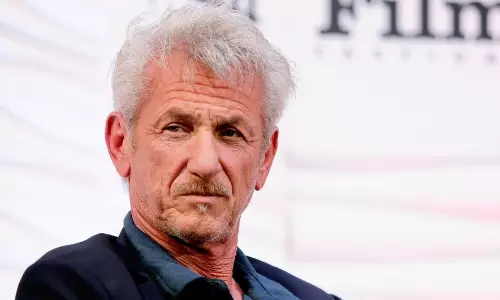 Sean Penn Receives Oscar Replica Made From War-Damaged Train in Ukraine