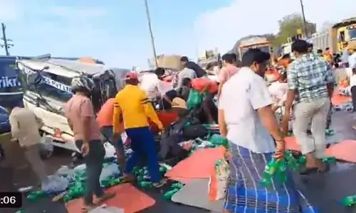 Soft Drink Bottles Looted after Lorry Accident in Nellore, Video Goes Viral