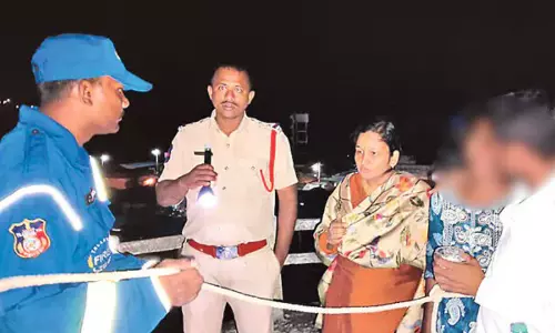 Sub-Collector Climbs 60-ft Water Tank, Rescues Inter Student After 9.5-Hour Standoff Sub-Collector Climbs 60-ft Water Tank, Rescues Inter Student After 9.5-Hour Standoff
