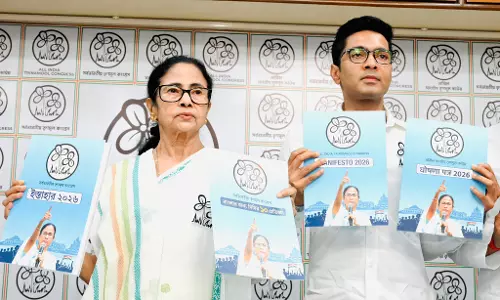 TMC Makes 10 Pledges In Poll Manifesto: Duare Chikitsa Camps, Rs 500 Hike In Lakshmir Bhandar
