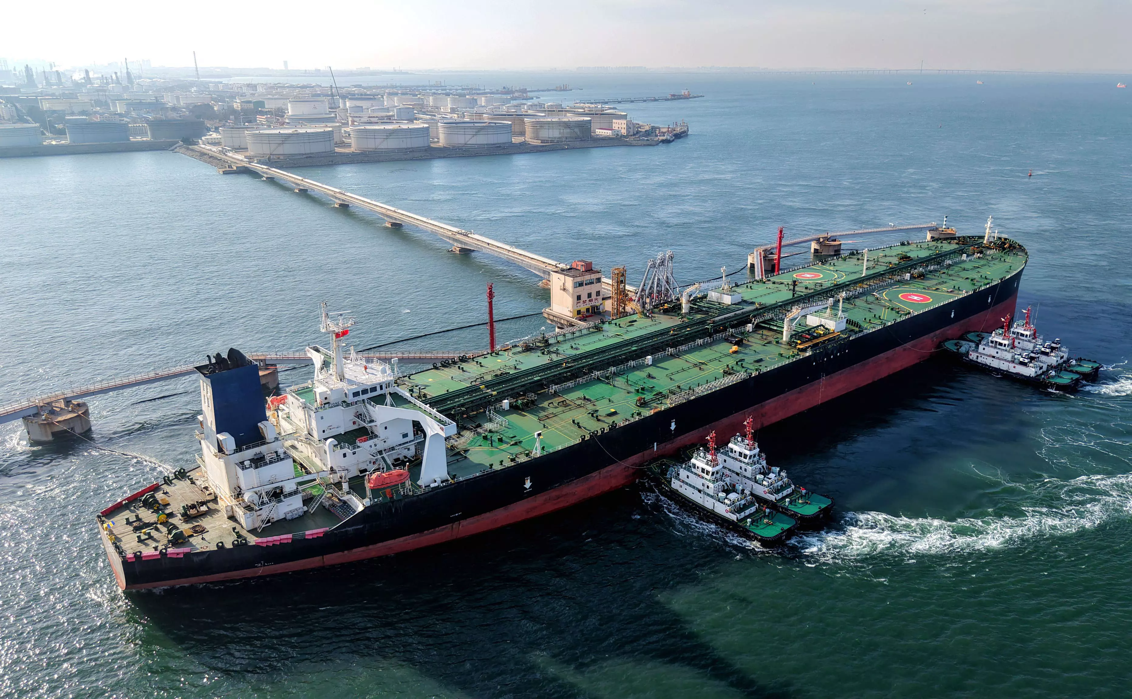 US Pauses Sanctions on Iranian Oil Stranded on Tankers at Sea US Pauses Sanctions on Iranian Oil Stranded on Tankers at Sea