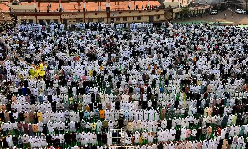 Muslims Celebrate Id-ul-Fitr With Spiritual Fervour