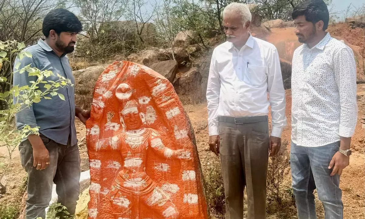 Rashtrakuta‑Era Hero Stone At Manchirevula In Neglect Rashtrakuta‑Era Hero Stone At Manchirevula In Neglect