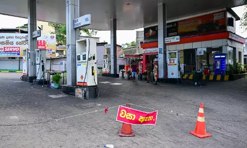 Sri Lanka Raises Fuel Prices by 25 Percent as War Bites