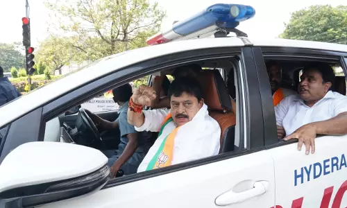 Telangana BJP prez, Cadre Taken into Custody for Protesting near Assembly