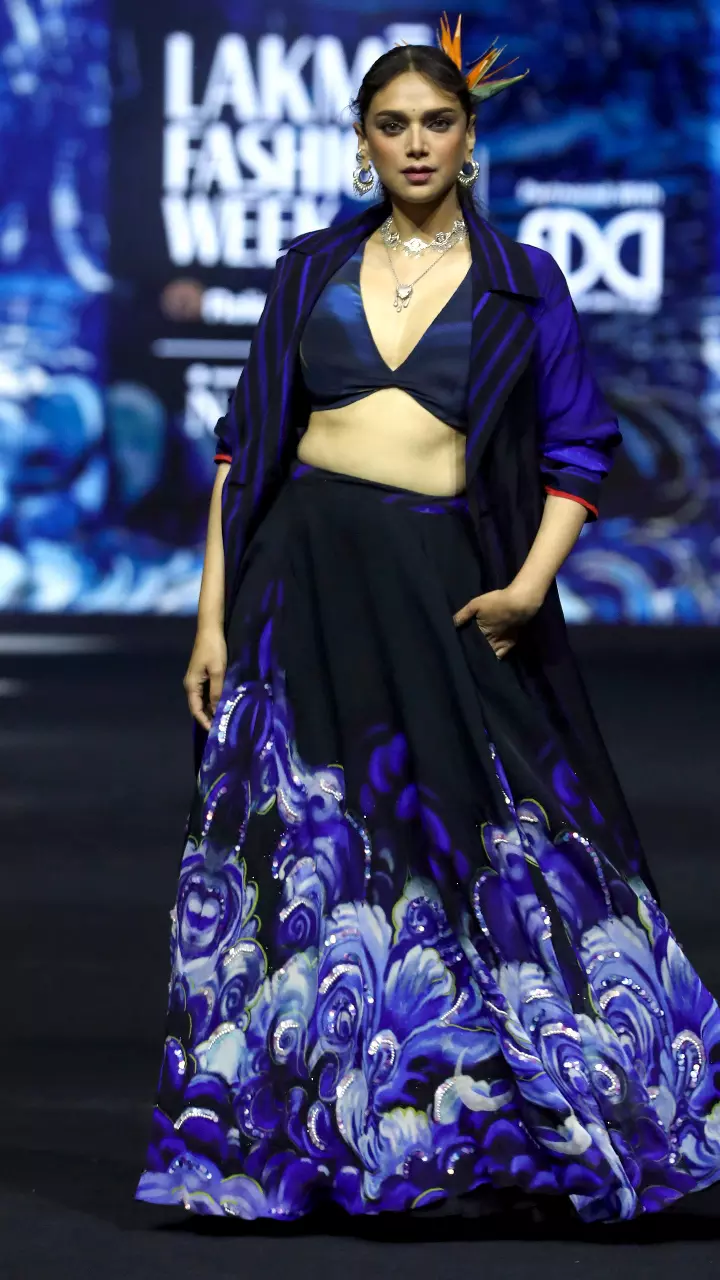 Lakme Fashion Week: Aditi Rao Hydari is elegant in Satya Pauls design Lakme Fashion Week: Aditi Rao Hydari is elegant in Satya Pauls design