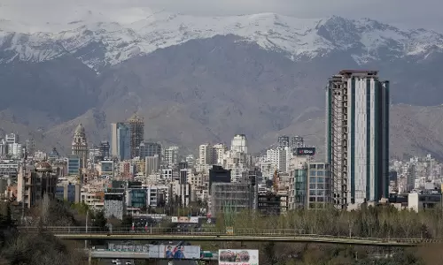 Pak Offers To Host US-Iran Talks