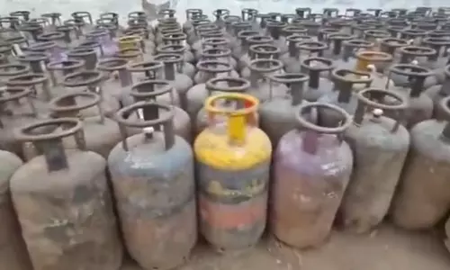 Gas Consumers Stage Stir with Empty Cylinders