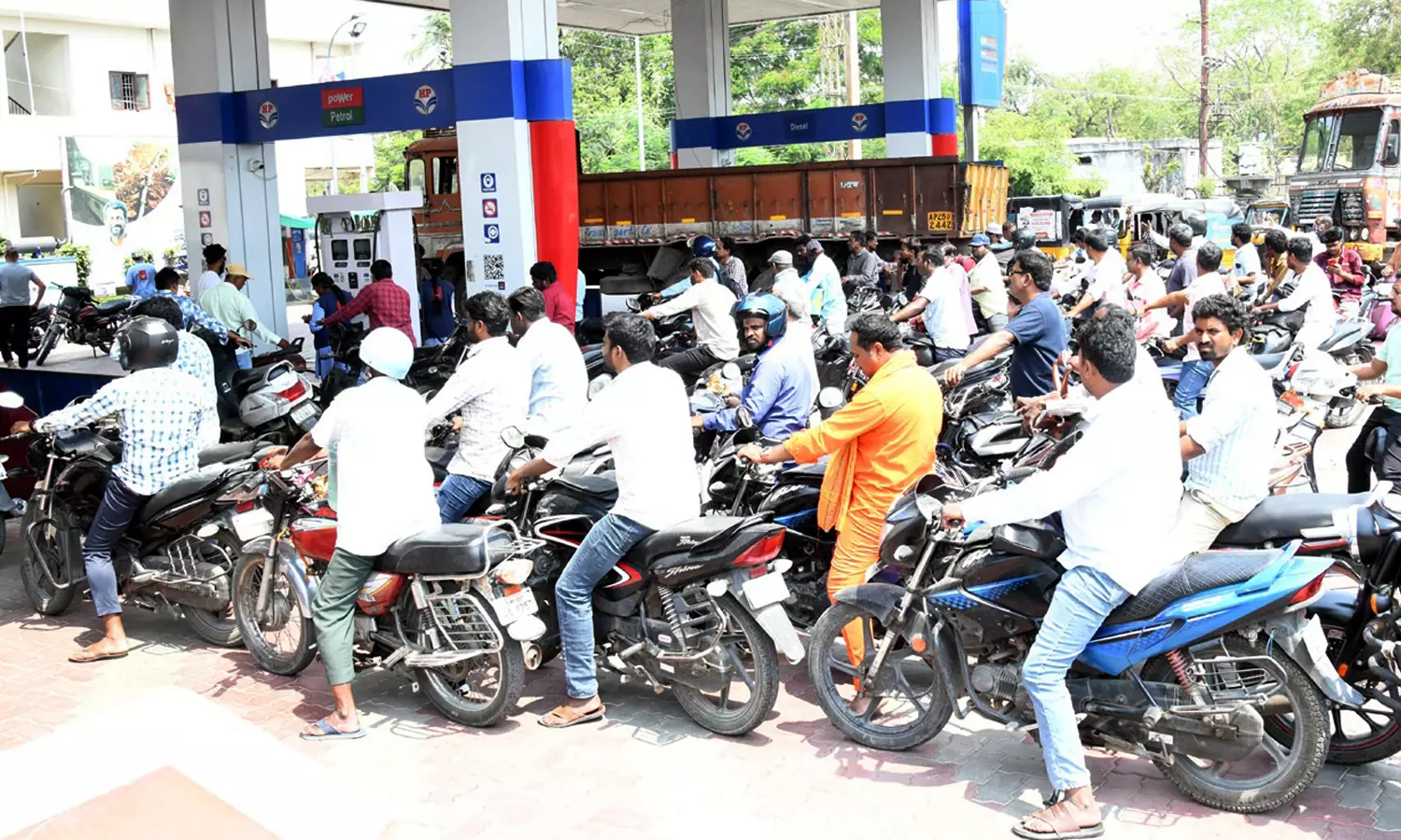 Panic Leads To Long Lines At Petrol Pumps In Karimnagar, Warangal Districts
