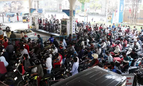 Fuel Panic Leaves Commuters Stranded, Fares Rising Fuel Panic Leaves Commuters Stranded, Fares Rising