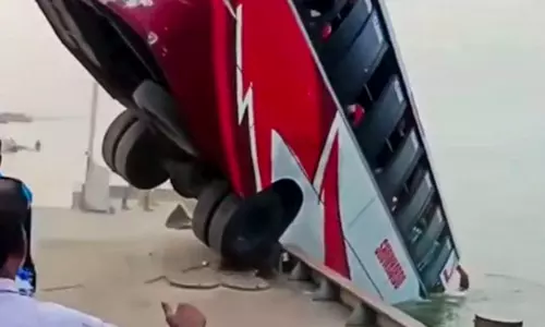 23 Dead, Many Injured as Bus Falls into River in Bangladesh 23 Dead, Many Injured as Bus Falls into River in Bangladesh