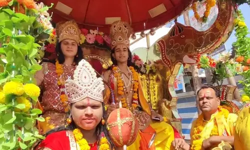 MP: Muslims Shower Flowers at Ram Navami Procession in Khargone