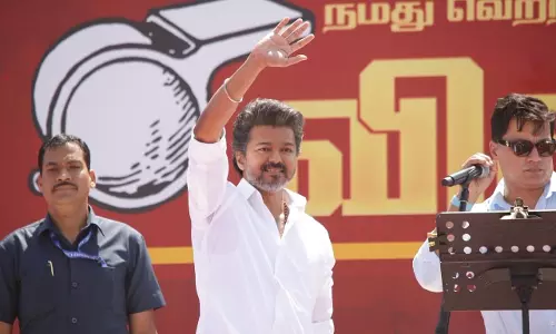 Vijay Complains in DGP Office Against Ponraj