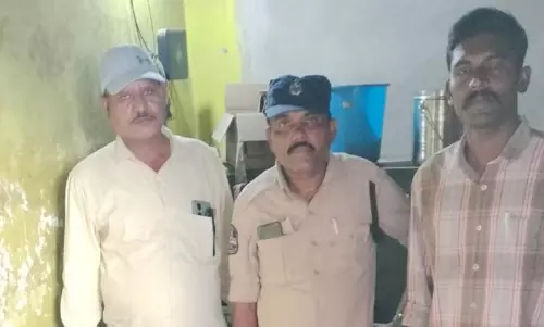 9 LPG Cylinders Seized From Warangal Tiffin Centre