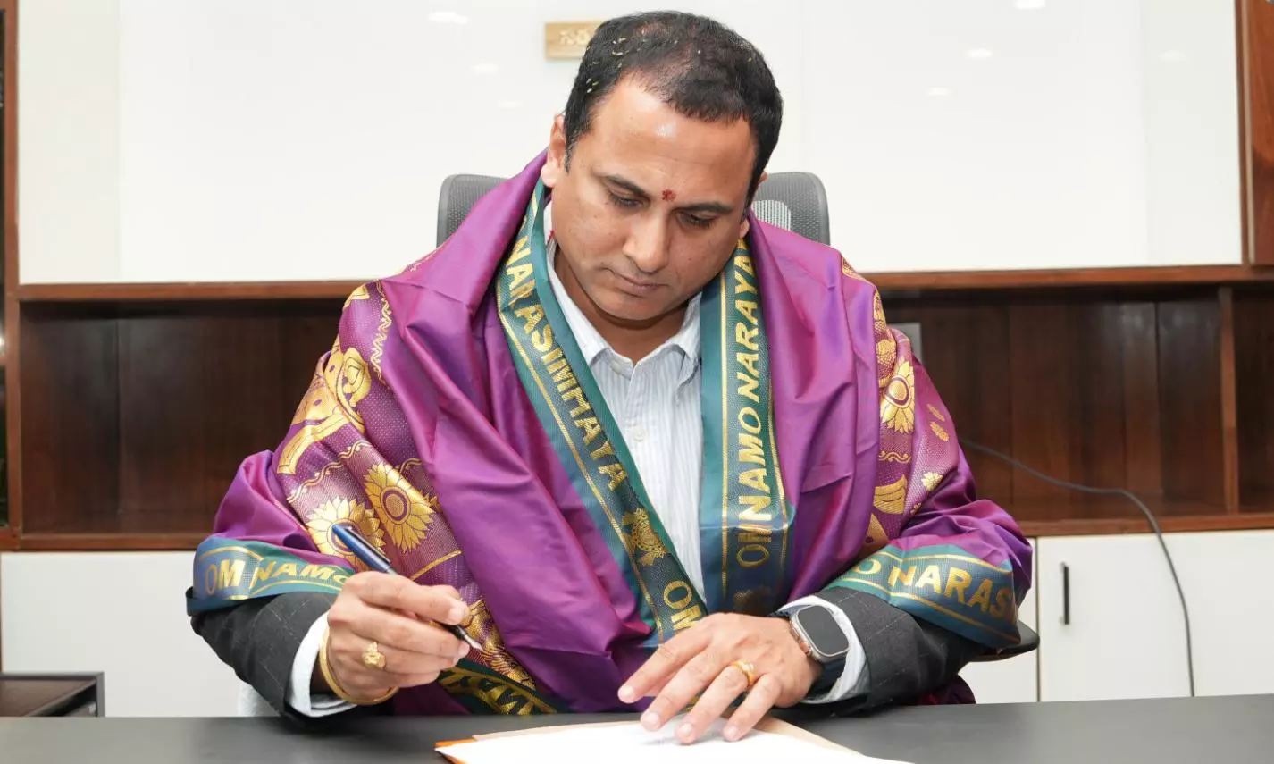 Vijaya Ramaraju Takes Charge as APCRDA Commissioner