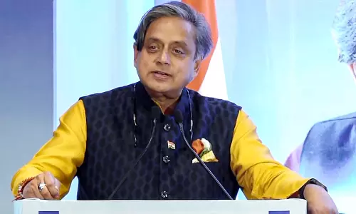 Tharoor Stresses Unity, Backs Centre-State Cooperation on West Asia Tharoor Stresses Unity, Backs Centre-State Cooperation on West Asia