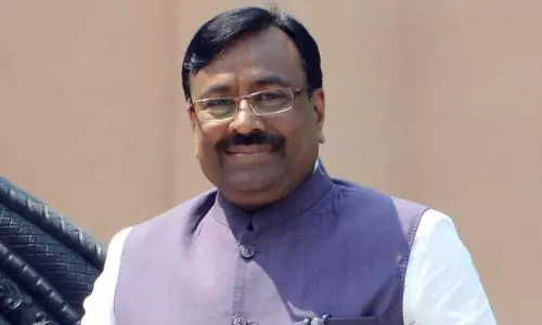 Mungantiwar Demands Capital Punishment For Godman Kharat