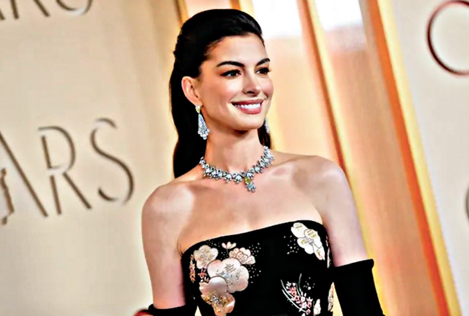 Collarbone Becomes The Cynosure Of All Eyes At The Oscars
