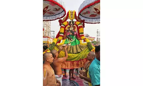 Vata Patra Sayi Alankaram Enchants Devotees At Vontimitta