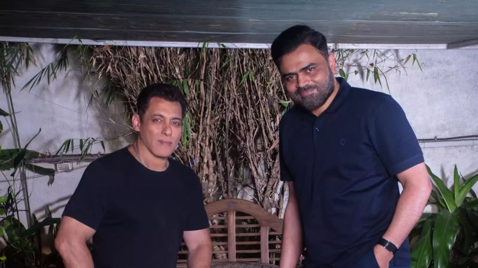 Salman Khan Shares Pics with Vamshi Paidipally; Big Leap for Telugu Director Salman Khan Shares Pics with Vamshi Paidipally; Big Leap for Telugu Director