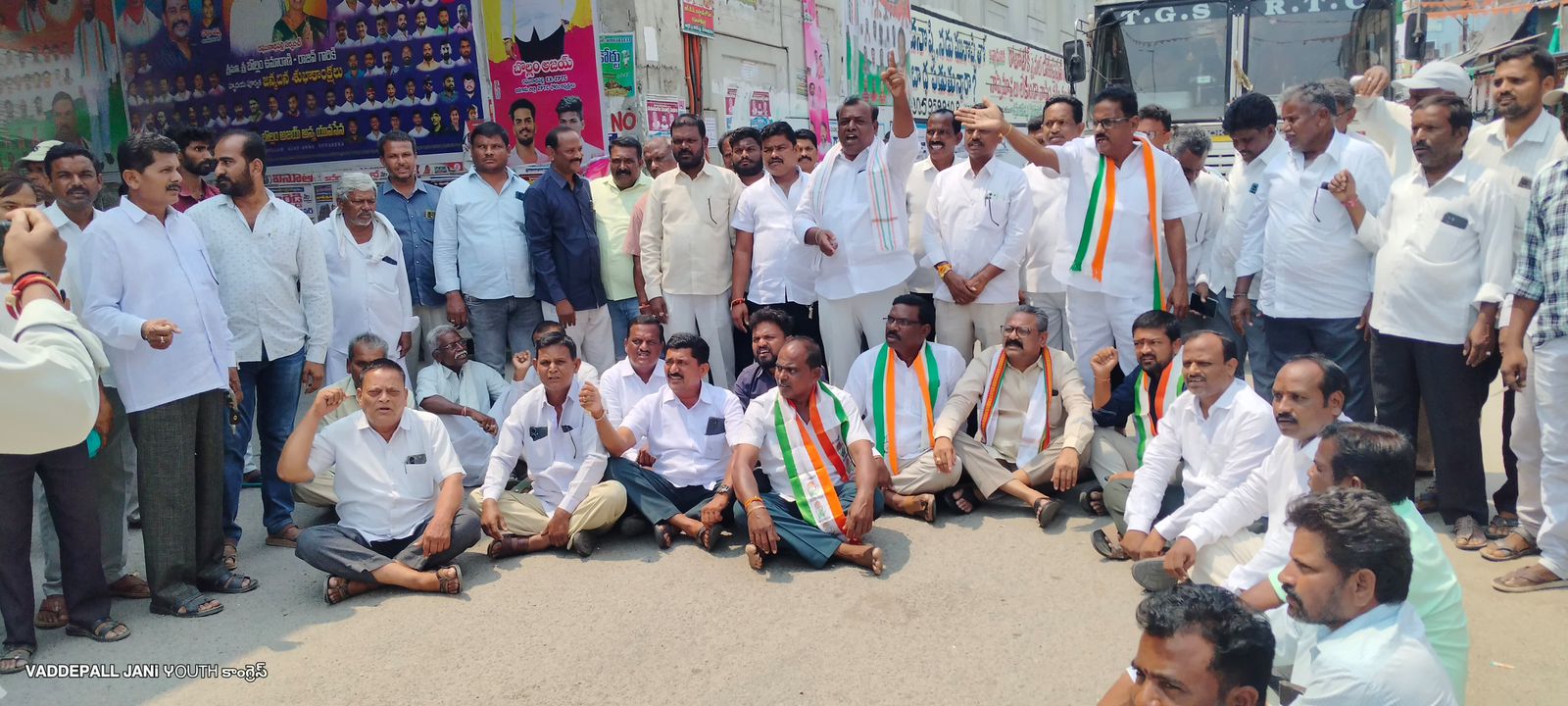 Congress Stages ‘Rasta Roko’ In Jangaon Over Remarks Against Srihari