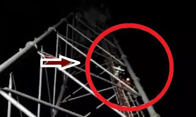 Odisha: Youth Climbs Mobile Tower, Six Get Stuck In Rescued Bid; All Brought Down After High-Drama Operation Odisha: Youth Climbs Mobile Tower, Six Get Stuck In Rescued Bid; All Brought Down After High-Drama Operation