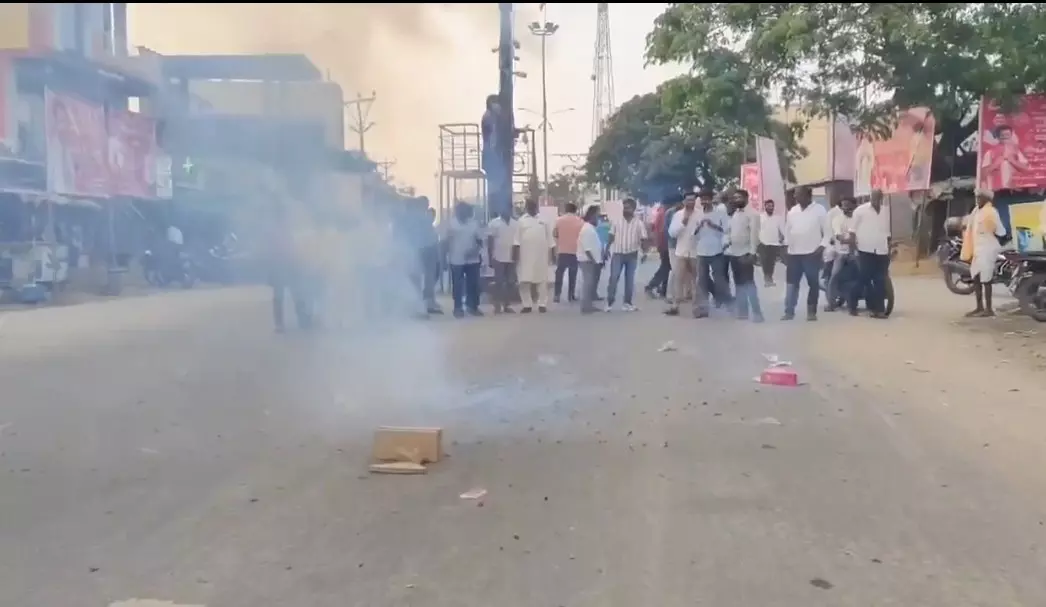 SI Held In ACB Trap, Locals Celebrate SI Held In ACB Trap, Locals Celebrate