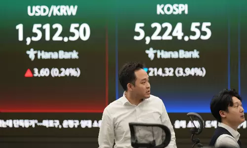 Asian Shares Decline as Oil Prices Soar Amid Iran War