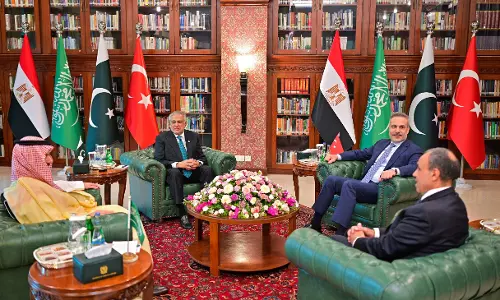 Pakistan Says Ready to Facilitate US-Iran Talks Within Days