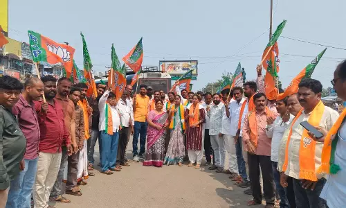 BJP Protests Dumping Yard Plan In Huzurabad