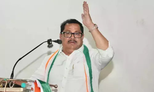 Congress Leader Alleges High-Ranking Officials’ Wives Visited Kharat’s Office