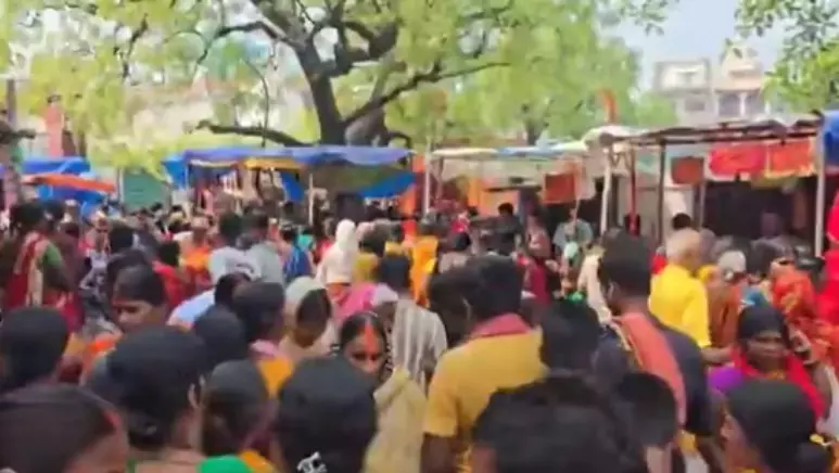 Stampede at Temple in Bihar’s Nalanda Kills 8 Stampede at Temple in Bihar’s Nalanda Kills 8