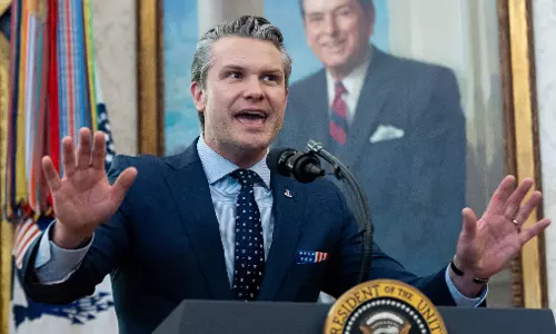 US Defense Secretarys Broker Tried to Make Defense Investments Before Iran War US Defense Secretarys Broker Tried to Make Defense Investments Before Iran War