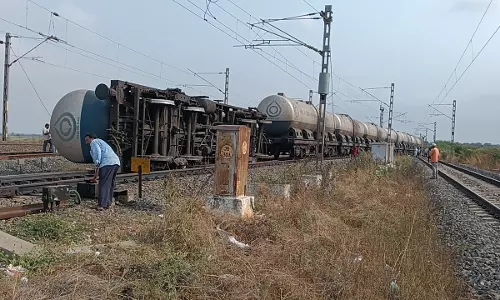 Milk Tanker Wagon Derails Near Kommalapudi, Rail Traffic Hit